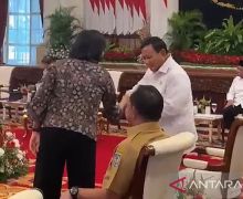 Lihat Gestur Sri Mulyani Menyalami Prabowo, Lalu Duduk di Samping Tito - JPNN.com