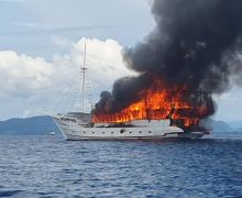 Kapal The Oceanik Terbakar di Perairan Raja Ampat, Begini Kondisi 23 Wisatawan - JPNN.com