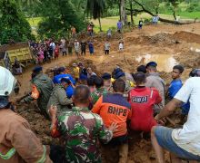 Padang Pariaman Dilanda Banjir dan Tanah Longsor, 3 Orang Meninggal Dunia - JPNN.com