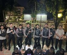 Mau Tawuran, 9 Remaja Bersenjata Tajam Ditangkap Polisi di Jakarta Barat - JPNN.com