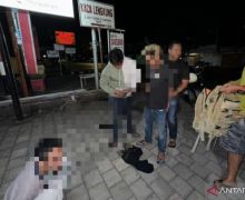 Dua Lelaki Ini Disergap Polisi di Pinggir Jalan, Isi Tasnya Mengejutkan - JPNN.com