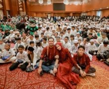 Dokter Kecantikan Ayu Widyaningrum Berbagi dengan Ribuan Anak Yatim di Banjarmasin - JPNN.com