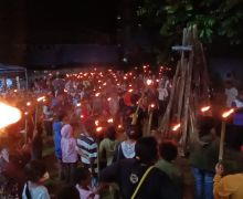 Ribuan Umat Kristiani di Jayapura Gelar Pawai Obor Paskah - JPNN.com