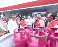Menteri ESDM Arifin Tasrif Tinjau Kesiapan Pertamina Surabaya dalam Hadapi Libur Idulfitri - JPNN.com