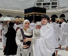 Umrah Saat Ramadan, Atta Halilintar dan Aurel Hermansyah Bawa Anak-anak - JPNN.com