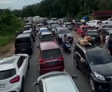Naik Sepeda Motor, Kapolda Sumsel Terjun Langsung Urai Kemacetan di Banyuasin - JPNN.com