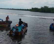 Speed Boat Dihantam Gelombang Tinggi, Penumpang Terlempar ke Laut Lalu Hilang - JPNN.com