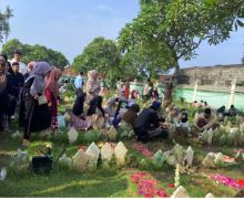 Umat Muslim di Bali Padati Pemakaman Wanasari Denpasar - JPNN.com