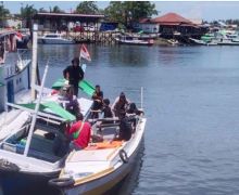 TNI AL Bersama Tim SAR Gabungan Mengevakuasi Korban Tenggelam - JPNN.com