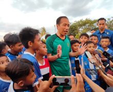Main Bola Bareng Presiden Jokowi, Mentan Amran Cetak 2 Gol - JPNN.com