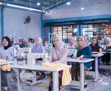 Rayakan Hari Kartini, Seluruh Karyawan Juragan 99 Garment Berkebaya Sepekan - JPNN.com