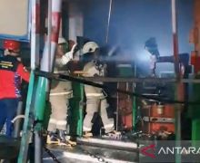 Bengkel Motor di Cilangkap Terbakar, Kerugian Ratusan Juta Rupiah - JPNN.com