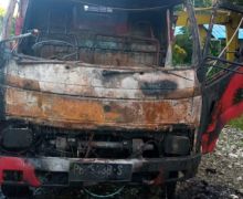 Ekskavator dan Truk Proyek Dibakar OTK di Yapen, LIhat - JPNN.com