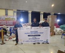 Pupuk Indonesia Serahkan Bantuan Pada Korban Banjir Bandang di Sulsel, Sebegini Jumlahnya - JPNN.com
