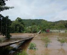 Diterjang Banjir, 4 Jembatan Gantung di Ogan Komering Ulu Putus, Begini Kondisinya - JPNN.com