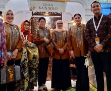 Kunjungi Dekranas Expo, Ibu Iriana Jokowi Beli Batik & Gelang di UMKM Binaan Pertamina - JPNN.com