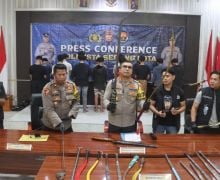 Hendak Tawuran, 15 Anggota Geng Motor di Serang Ditangkap Polisi, Lihat Barang Buktinya - JPNN.com
