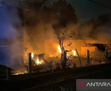 Kebakaran Rumah di Bawah Flyover Manahan Solo, 25 Warga Dievakuasi - JPNN.com