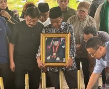 Selamat Jalan Prof Salim Said, Jenazah Dimakamkan di Liang Kubur Sang Ibu - JPNN.com