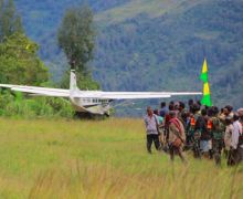 Aparat Gabungan Amankan Homeyo, Pesawat Sipil Kembali Beroperasi di Bandara Pogapa - JPNN.com