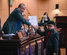 Cermati Persoalan Kebijakan Investasi, Senator Filep Dorong Adanya Politik Investasi Daerah - JPNN.com