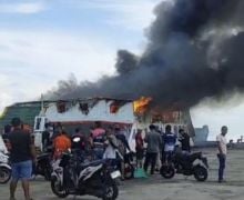 Kapal Penyeberangan Terbakar di Bengkalis, Diduga Gegara Arus Pendek - JPNN.com