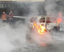 1 Mobil Bermuatan BBM Jenis Pertalite Terbakar di Kota Jambi - JPNN.com