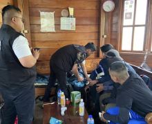 BPBD Evakuasi 4 Pendaki Gunung Buthak yang Alami Hipotermia - JPNN.com