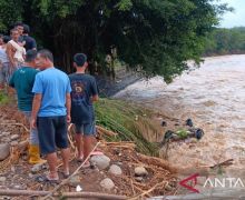 2 Mobil Hanyut Terseret Banjir Bandang di OKU, 1 Orang Meninggal, 4 Masih Hilang - JPNN.com