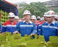 Pastikan Isi gas LPG Sesuai, Mendag & Pertamina Kunjungi SPBE di Tanjung Priok - JPNN.com