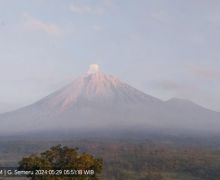 Gunung Semeru Erupsi Lagi, Tinggi Kolom Letusan 500 meter - JPNN.com