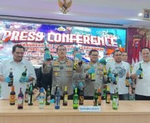 75 Ribu Botol Miras Disita Polda Banten, Irjen Abdul Karim: Semoga Tingkat Kejahatan Makin Menurun - JPNN.com