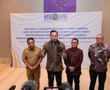 Menteri AHY Serahkan Sertifikat Tanah Elektronik Kepada Masyarakat Banten - JPNN.com