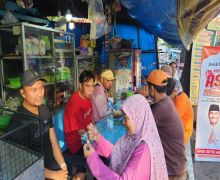 Lihat Nih, Warga Kota Makassar Antre Nasi Kuning Gratis dari Andi Seto Asapa - JPNN.com