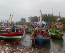 Gelombang Tinggi 4 Meter, Nelayan Pesisir Selatan Banten tak Melaut - JPNN.com