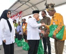 BAZNAS Bersama Wapres Salurkan Paket Bantuan Keluarga di Papua - JPNN.com