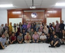 Gelar FGD, Mahasiswa Doktoral IPB Membedah Buku Komunikasi Pembangunan Bersama Para Dosen - JPNN.com