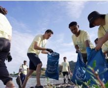 Hari Laut Sedunia, Ta'aktana Resort & Spa Gelar Beach Clean-Up - JPNN.com