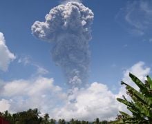 Gunung Ibu Kembali Erupsi, Semburan Abu Vulkanik Capai 2.500 Meter - JPNN.com