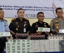 Tegas, Bea Cukai Bakar Rokok Tanpa Pita Cukai Senilai Ratusan Juta Tanjungpinang – - JPNN.com