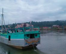 KLHK & Bakamla Menggagalkan Penyelundupan Kayu Ilegal di Laut Banda - JPNN.com
