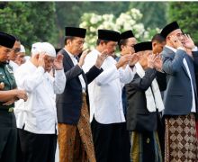 Berbaur dengan Masyarakat, Presiden Jokowi dan Penjabat Gubernur Jateng Salat Iduladha di Semarang - JPNN.com