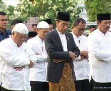 Presiden Jokowi & Ibu Negara Salat Id di Simpang Lima Semarang, Ketua KPU Hasyim Asyari jadi Khatib - JPNN.com
