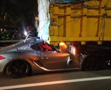 Pengemudi Porsche Tewas Setelah Menyeruduk Truk di Tol - JPNN.com