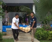 Baznas Bazis DKI Jakarta Salurkan Hewan Kurban untuk Para Santri Difabel & Dhuafa - JPNN.com