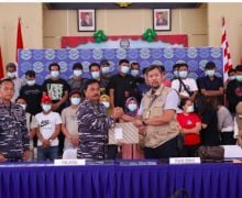 TNI AL Amankan 42 Pekerja Migran Indonesia Nonprosedural dari Malaysia - JPNN.com