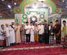 Andi Sumangerukka Berikan Sumbangan untuk Masjid di Kota Baubau Ini - JPNN.com
