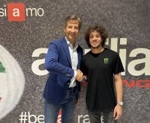 Marco Bezzecchi Berlabuh ke Aprilia Mulai MotoGP 2025 - JPNN.com