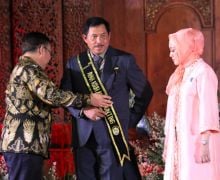 Sukses Jalankan Tugas Penurunan Stunting di Jateng, Nana Sudjana Dianugerahi Dharma Karya Kencana - JPNN.com