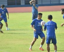 Latihan Perdana Persib Bandung Tanpa Bojan Hodak, Pemain Belum Lengkap - JPNN.com